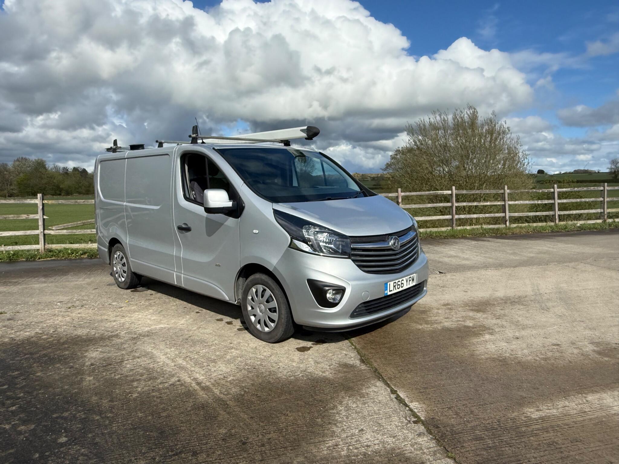 Vauxhall Vivaro 1.6 CDTi 2900 BiTurbo Sportive L1 H1 Euro 6 (s/s) 5dr — photo 56 of 98